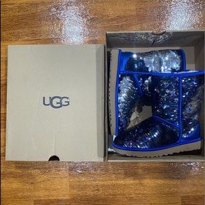 New !! Classic Short Sequin NAVY BLUE UGGS SIZE 5